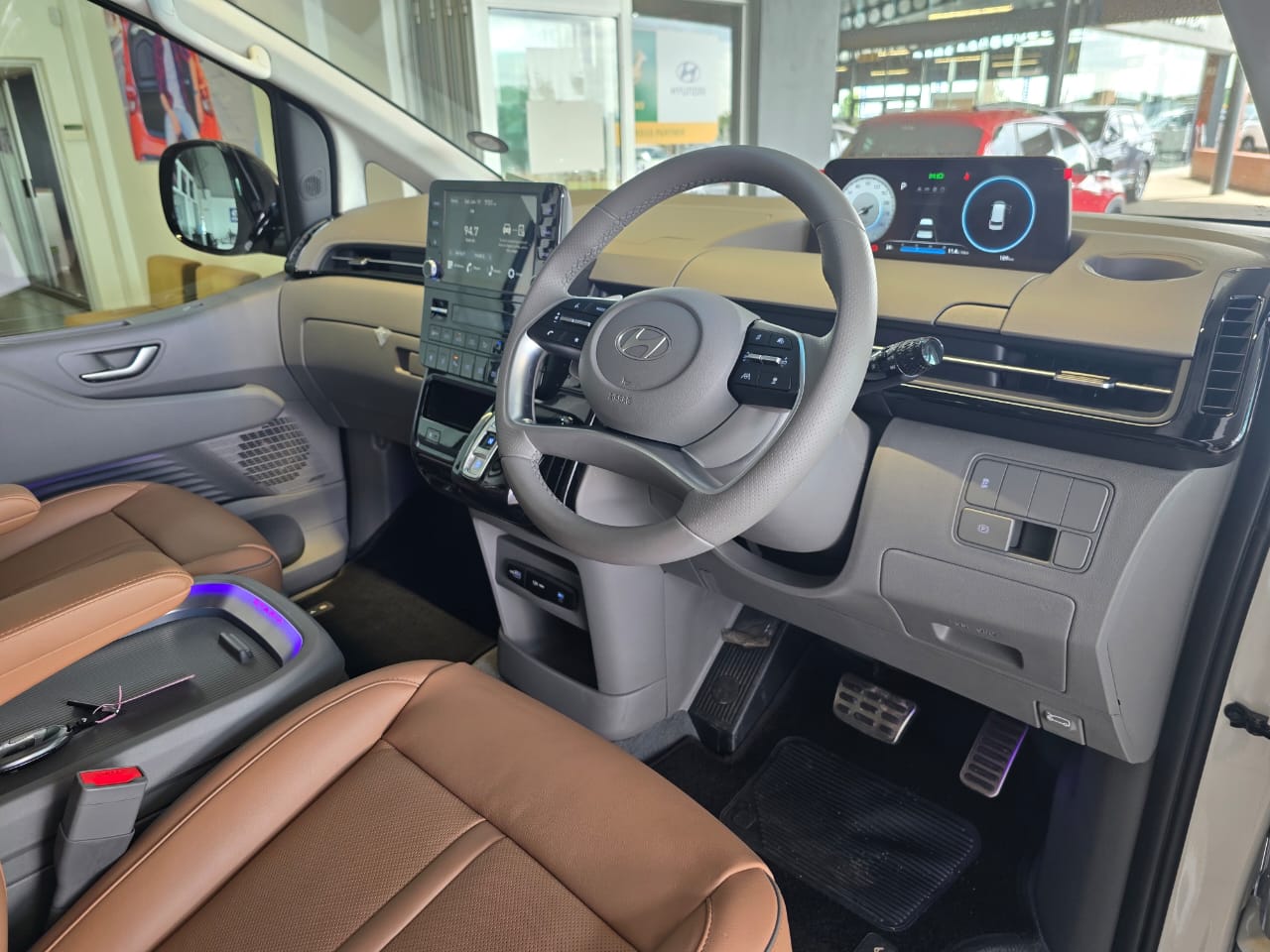 2026 HYUNDAI STARIA R2.2 9S LUXURY BUS A/T COPPER thumbnail 7