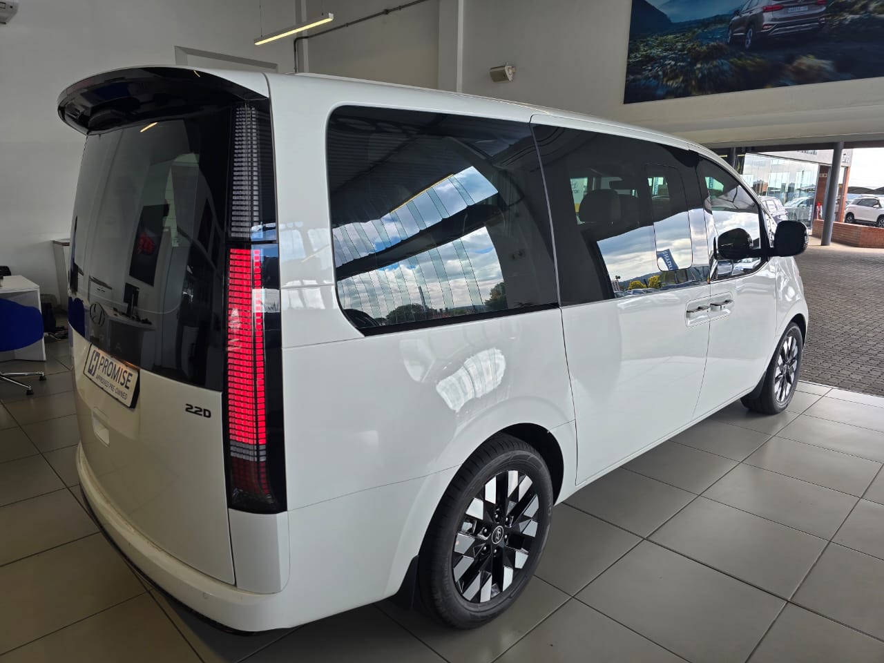 2026 HYUNDAI STARIA R2.2 9S LUXURY BUS A/T COPPER thumbnail 5