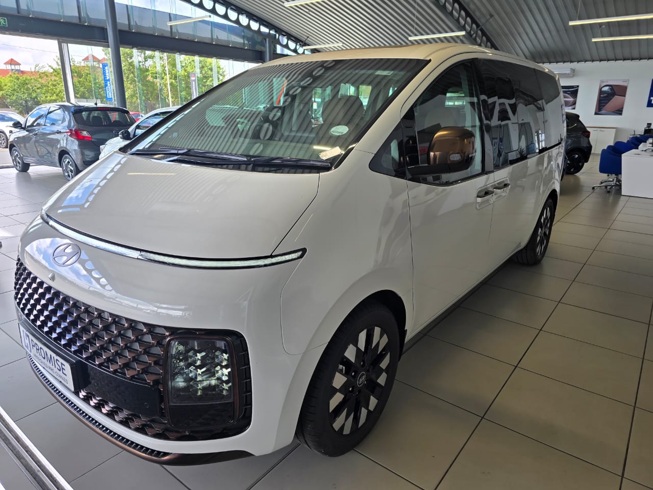 2026 HYUNDAI STARIA R2.2 9S LUXURY BUS A/T COPPER thumbnail 3