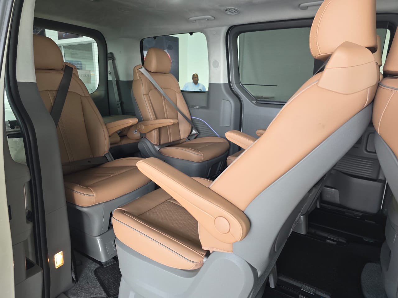 2026 HYUNDAI STARIA R2.2 9S LUXURY BUS A/T COPPER thumbnail 16