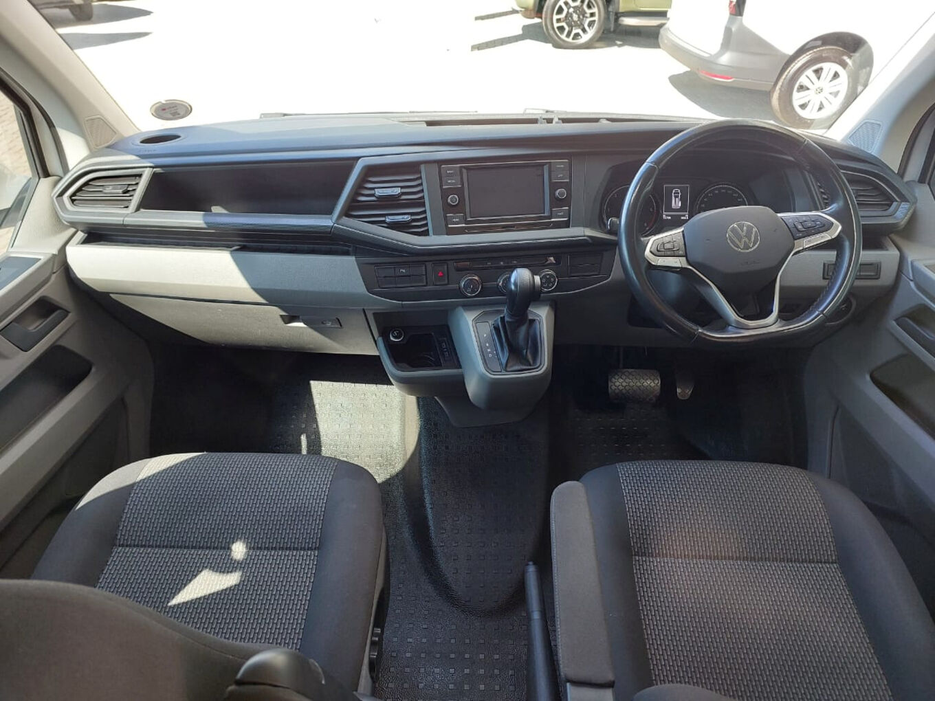 2023 VOLKSWAGEN TRANSPORTER 2.0TDI 110kW Kombi SWB Trendline image 10