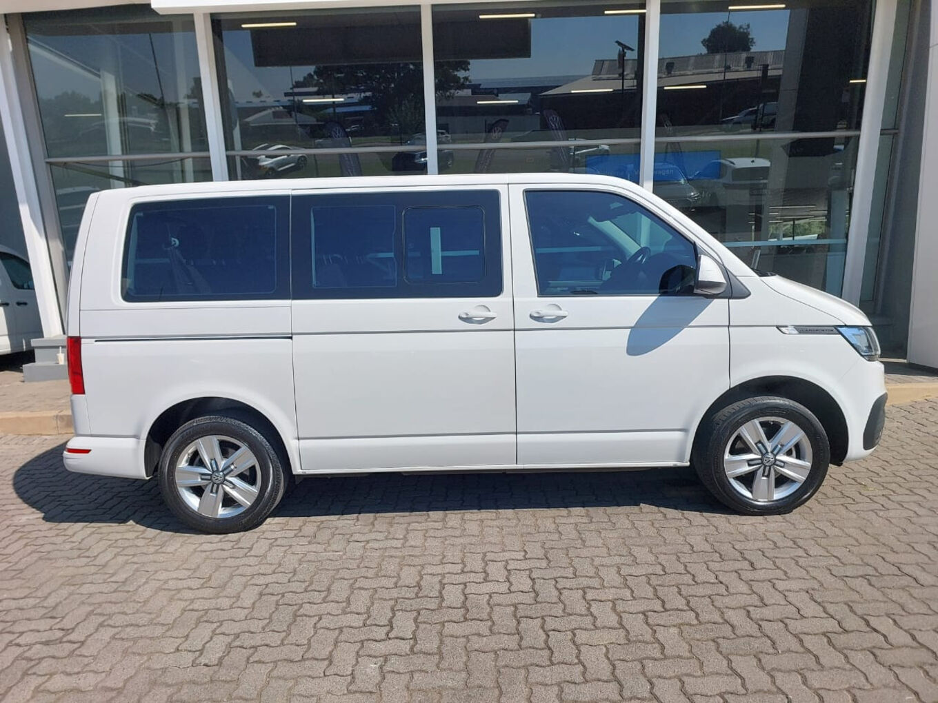 2023 VOLKSWAGEN TRANSPORTER 2.0TDI 110kW Kombi SWB Trendline image 8