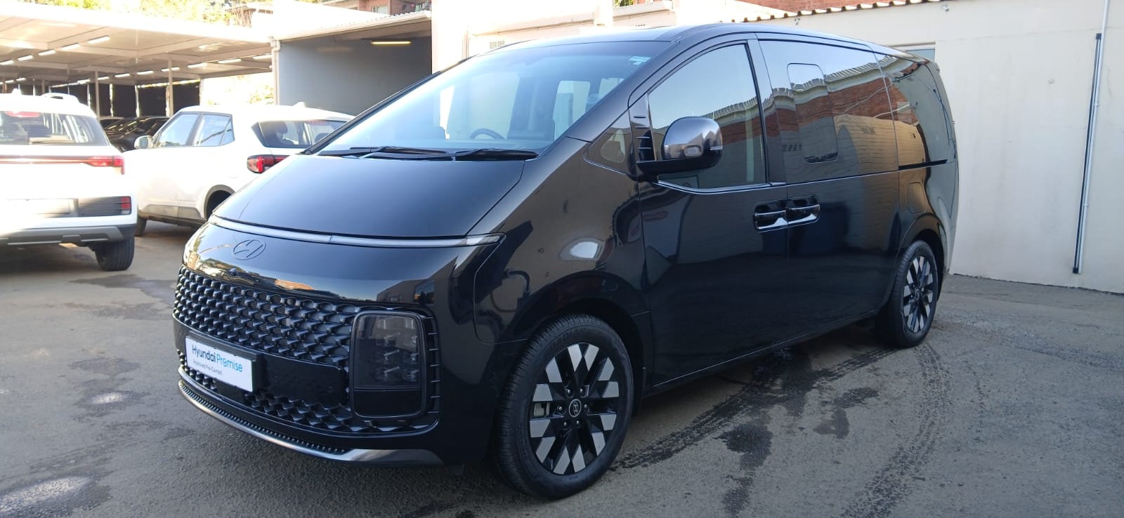 2025 HYUNDAI STARIA R2.2 9S LUXURY BUS A/T image 1