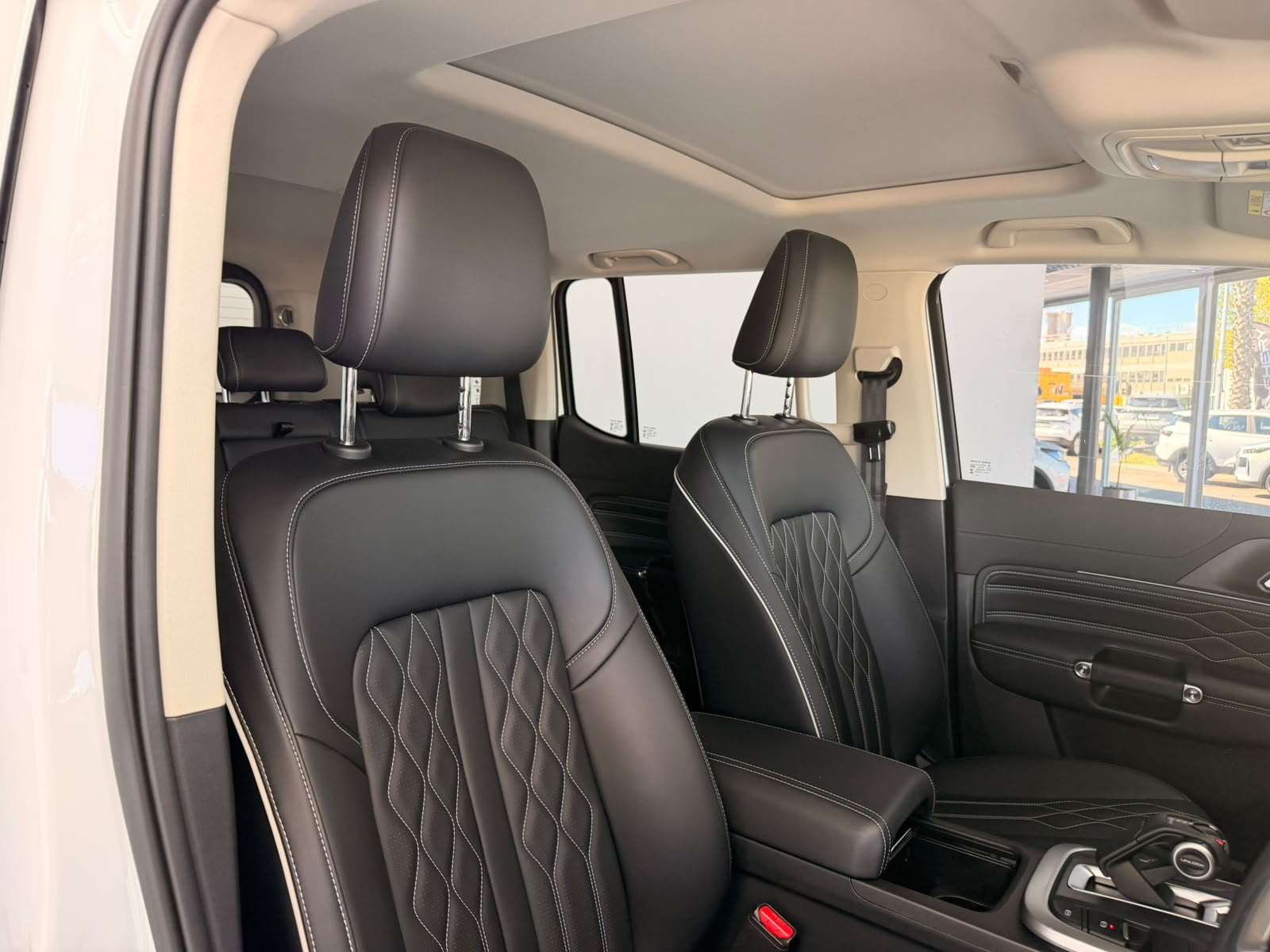2025 GWM Tank 300 2.4TD LUXURY A/T - Image 9