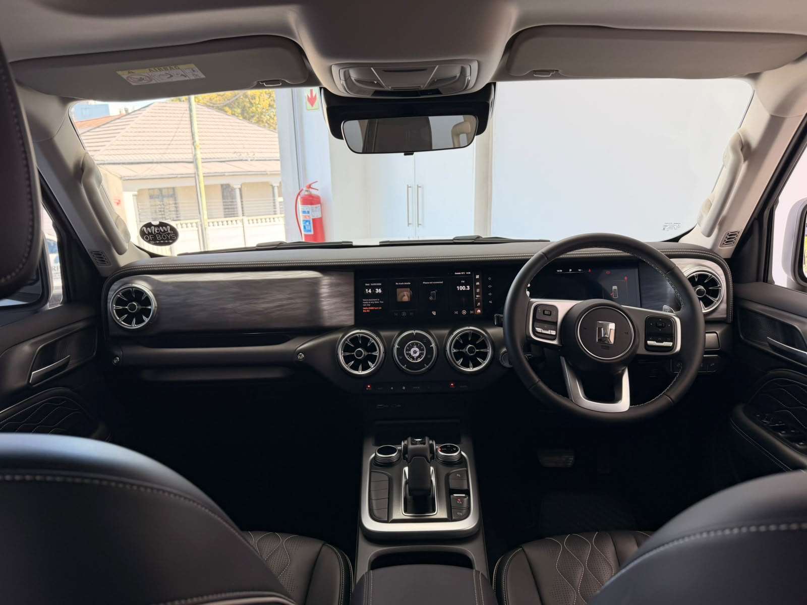 2025 GWM Tank 300 2.4TD LUXURY A/T - Image 11