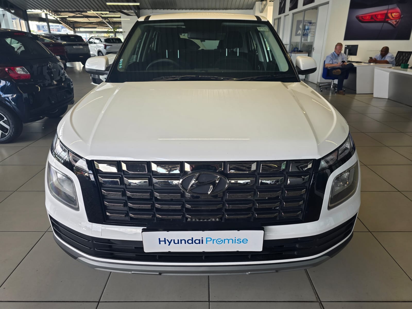 2025 HYUNDAI VENUE 1.2 PREMIUM MT MY24 thumbnail 3