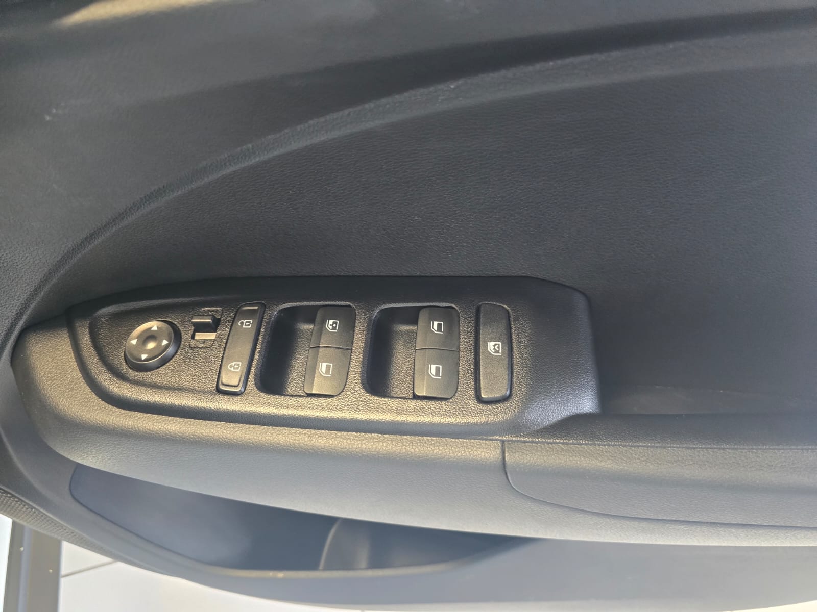 2025 HYUNDAI VENUE 1.2 PREMIUM MT MY24 thumbnail 10
