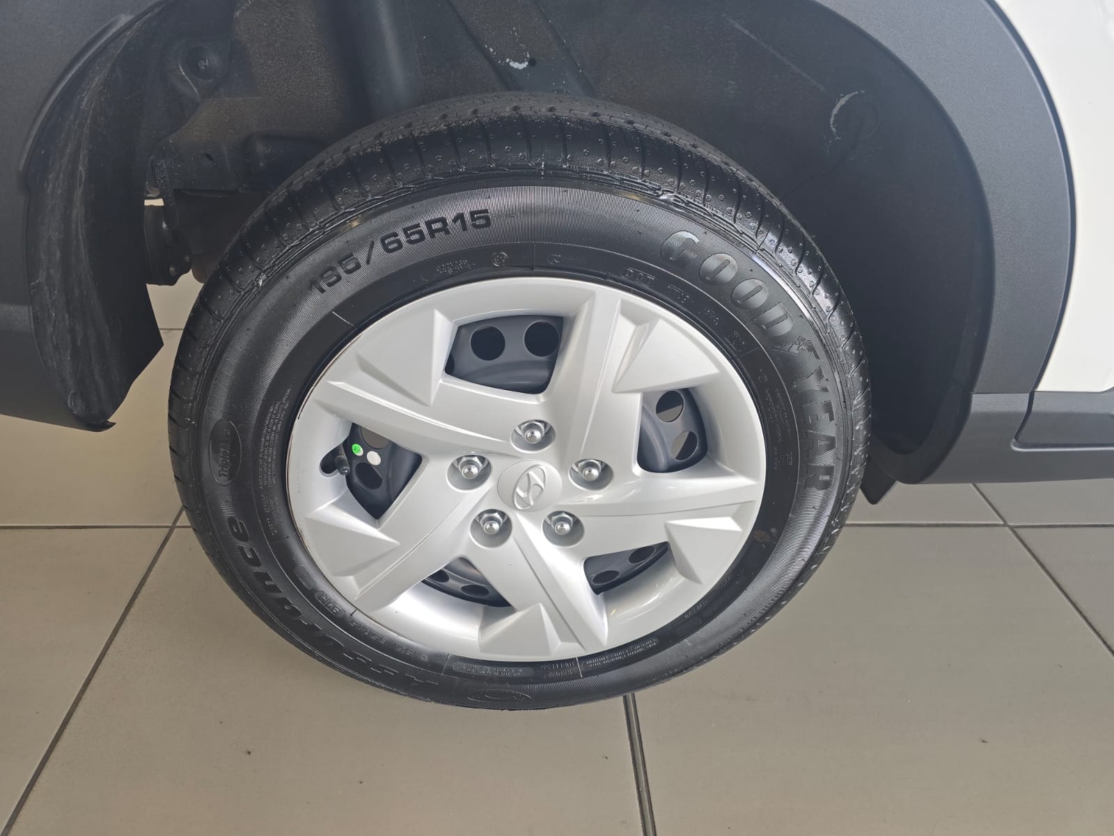 2025 HYUNDAI VENUE 1.2 PREMIUM MT MY24 thumbnail 12
