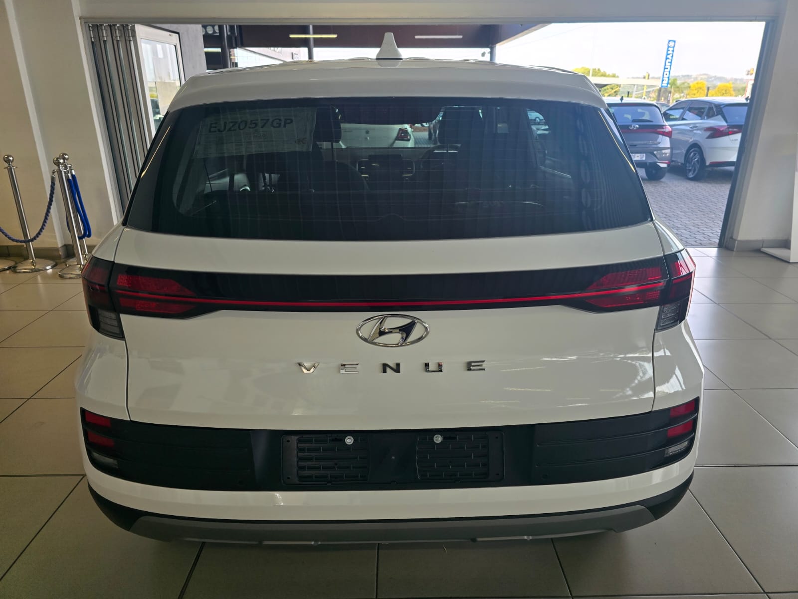 2025 HYUNDAI VENUE 1.2 PREMIUM MT MY24 thumbnail 4
