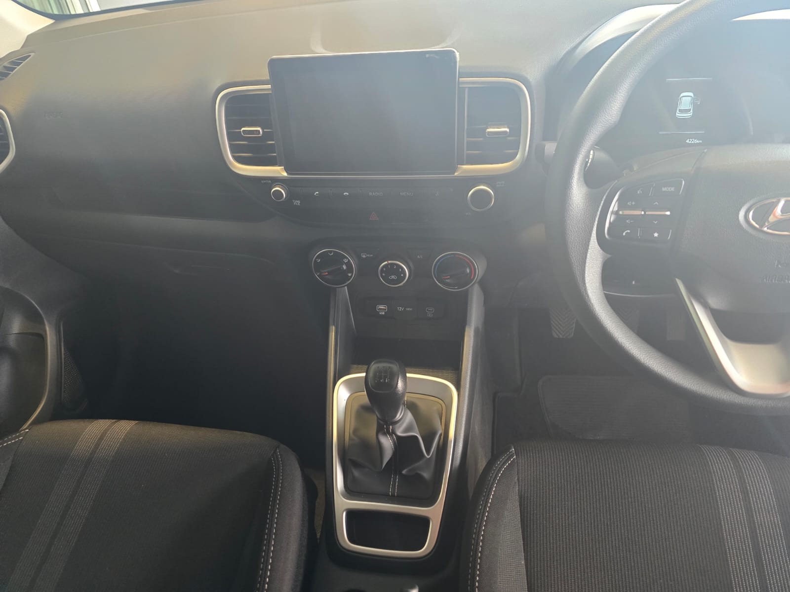 2025 HYUNDAI VENUE 1.2 PREMIUM MT MY24 thumbnail 11