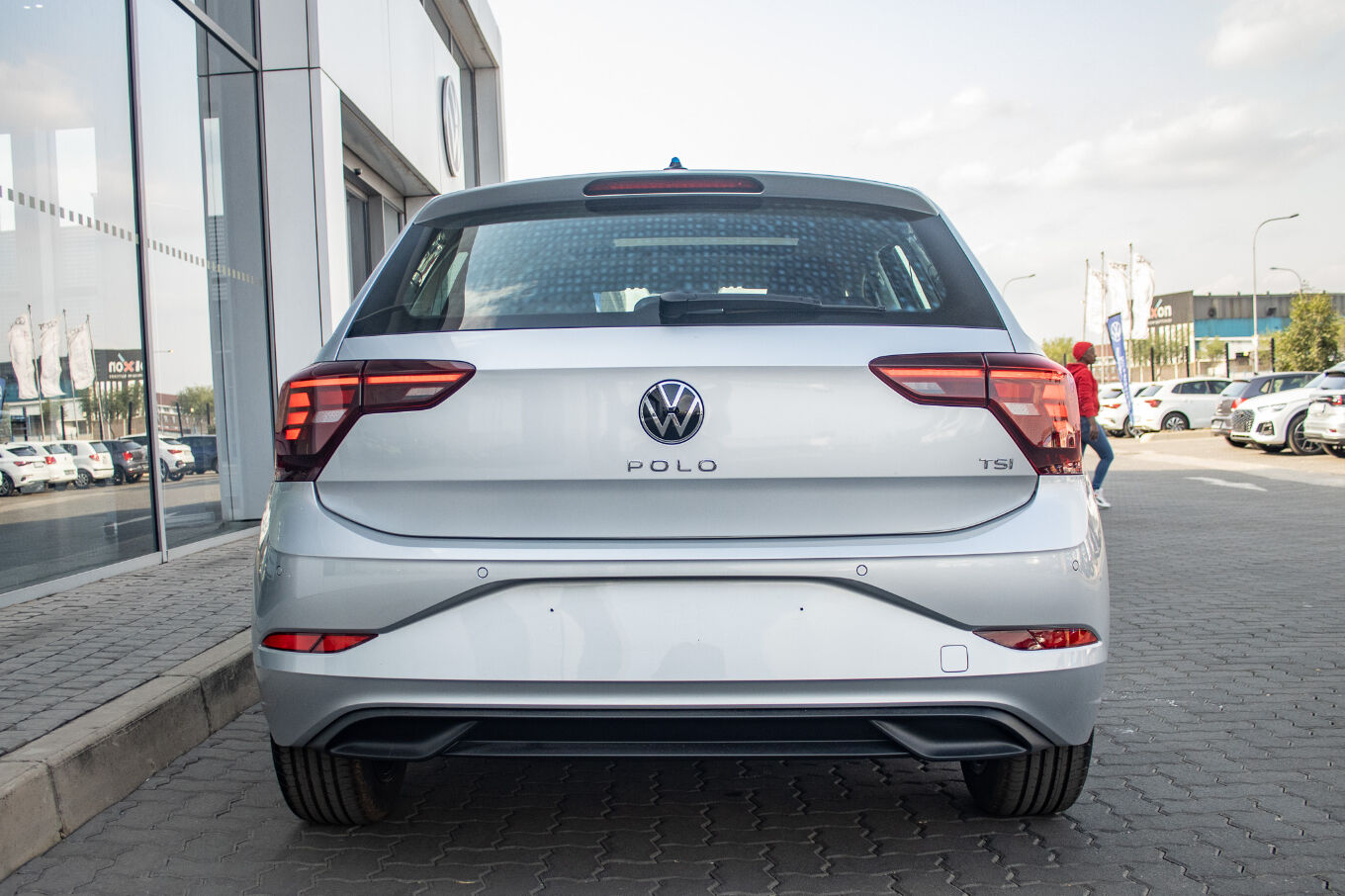 2026 VOLKSWAGEN POLO Hatch 1.0TSI 70kW — photo 2