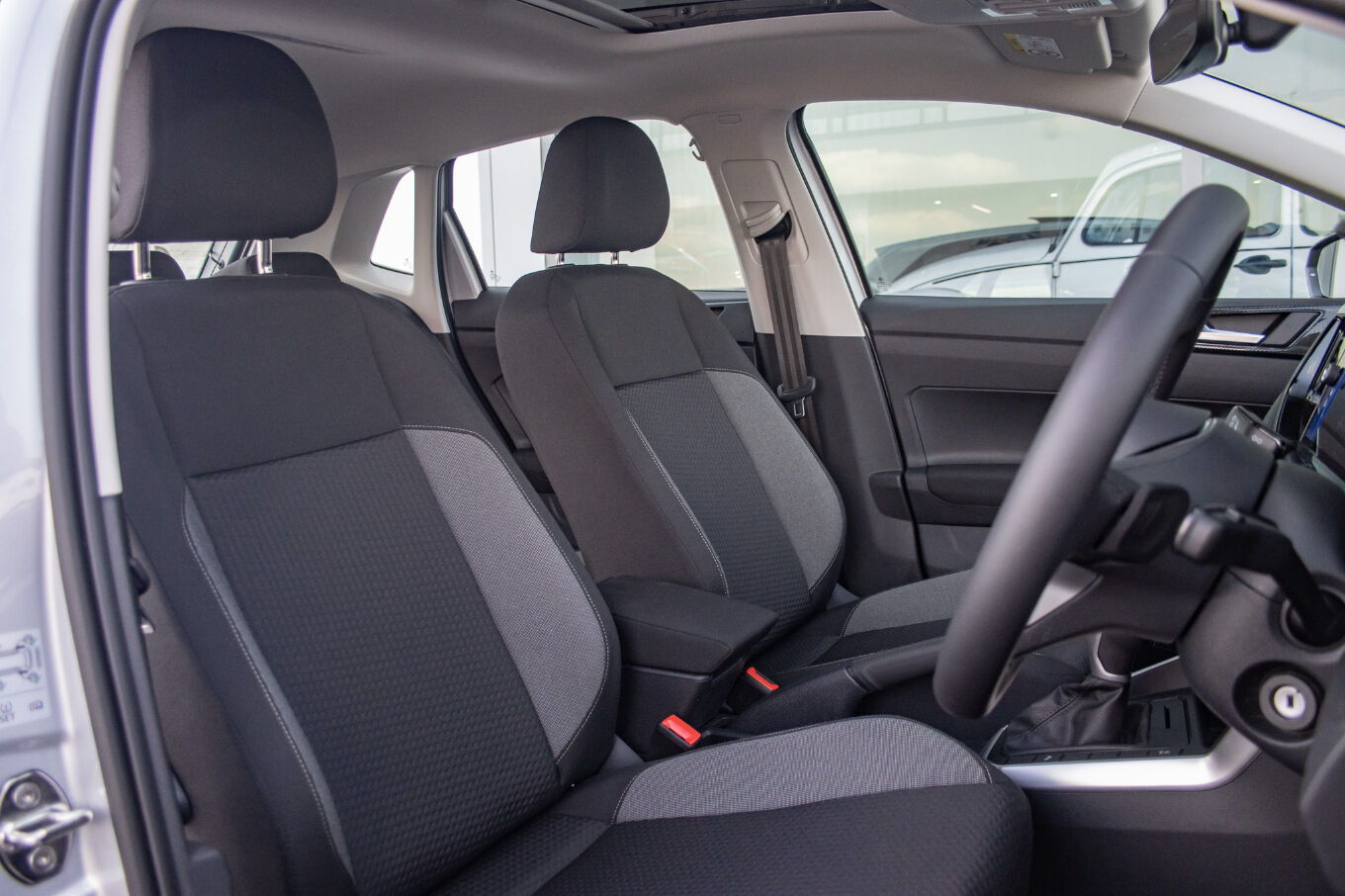 2026 VOLKSWAGEN POLO Hatch 1.0TSI 70kW — photo 6