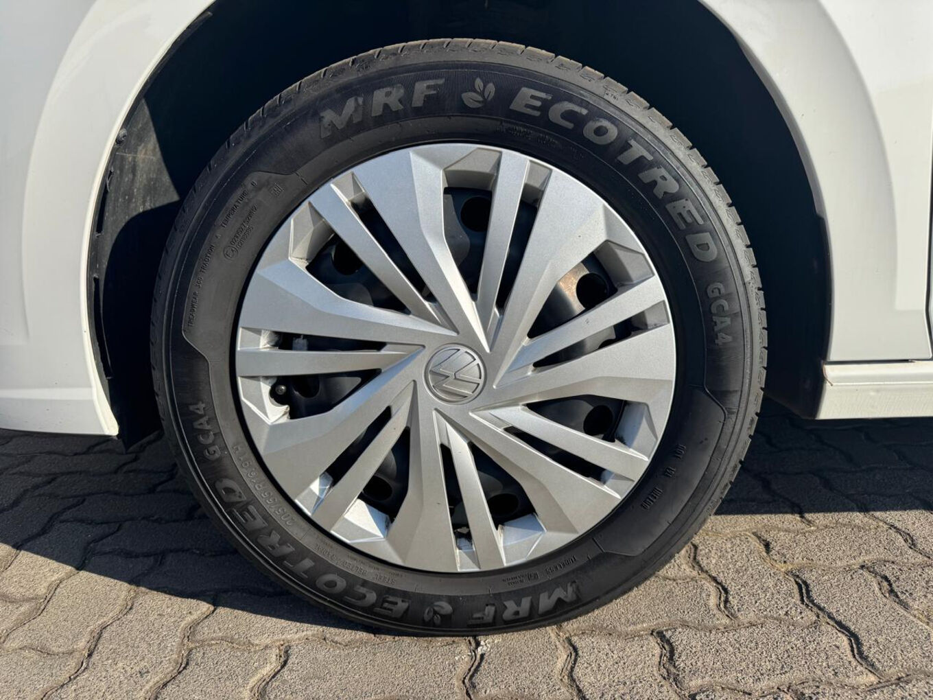 2026 VOLKSWAGEN POLO Sedan 1.6 Manual image 12