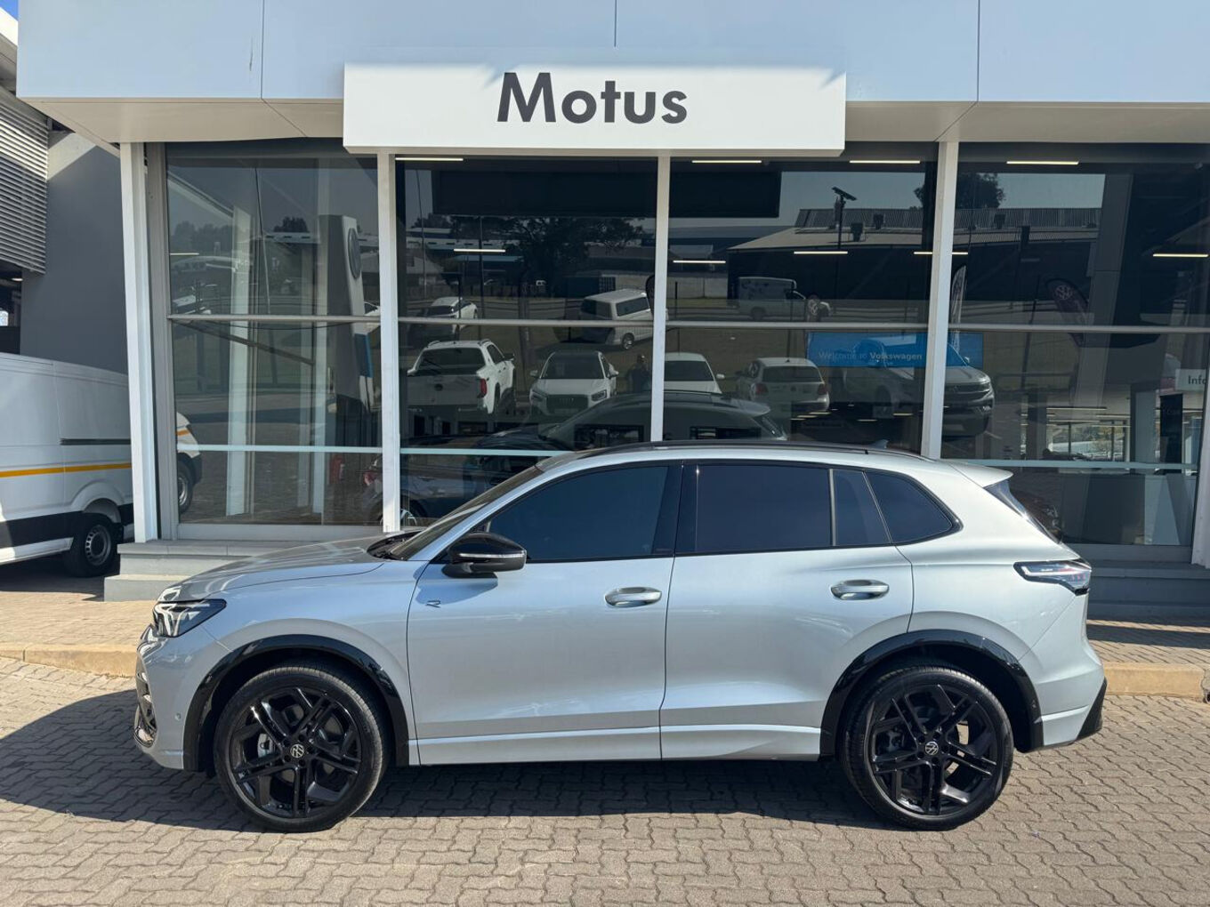 2026 VOLKSWAGEN TIGUAN 2.0TDI R-Line 4Motion — photo 4