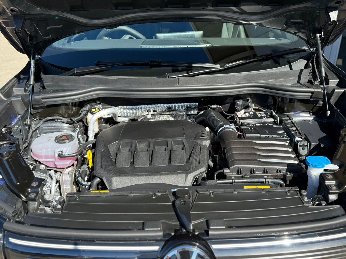 2026 VOLKSWAGEN TIGUAN 2.0TDI R-Line 4Motion — photo 9