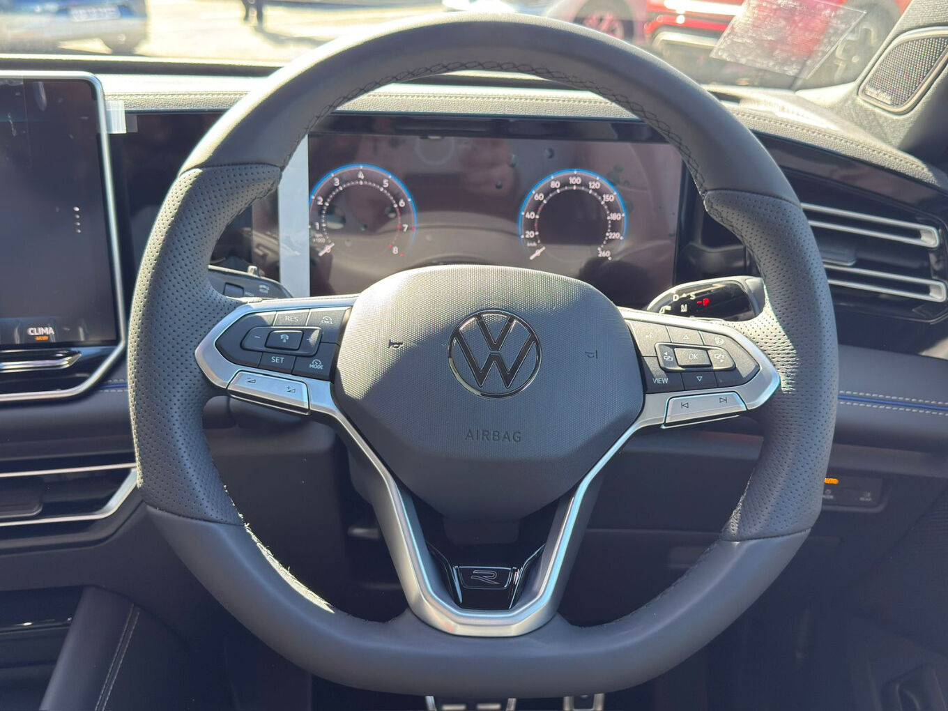 2026 VOLKSWAGEN TIGUAN 2.0TDI R-Line 4Motion — photo 12