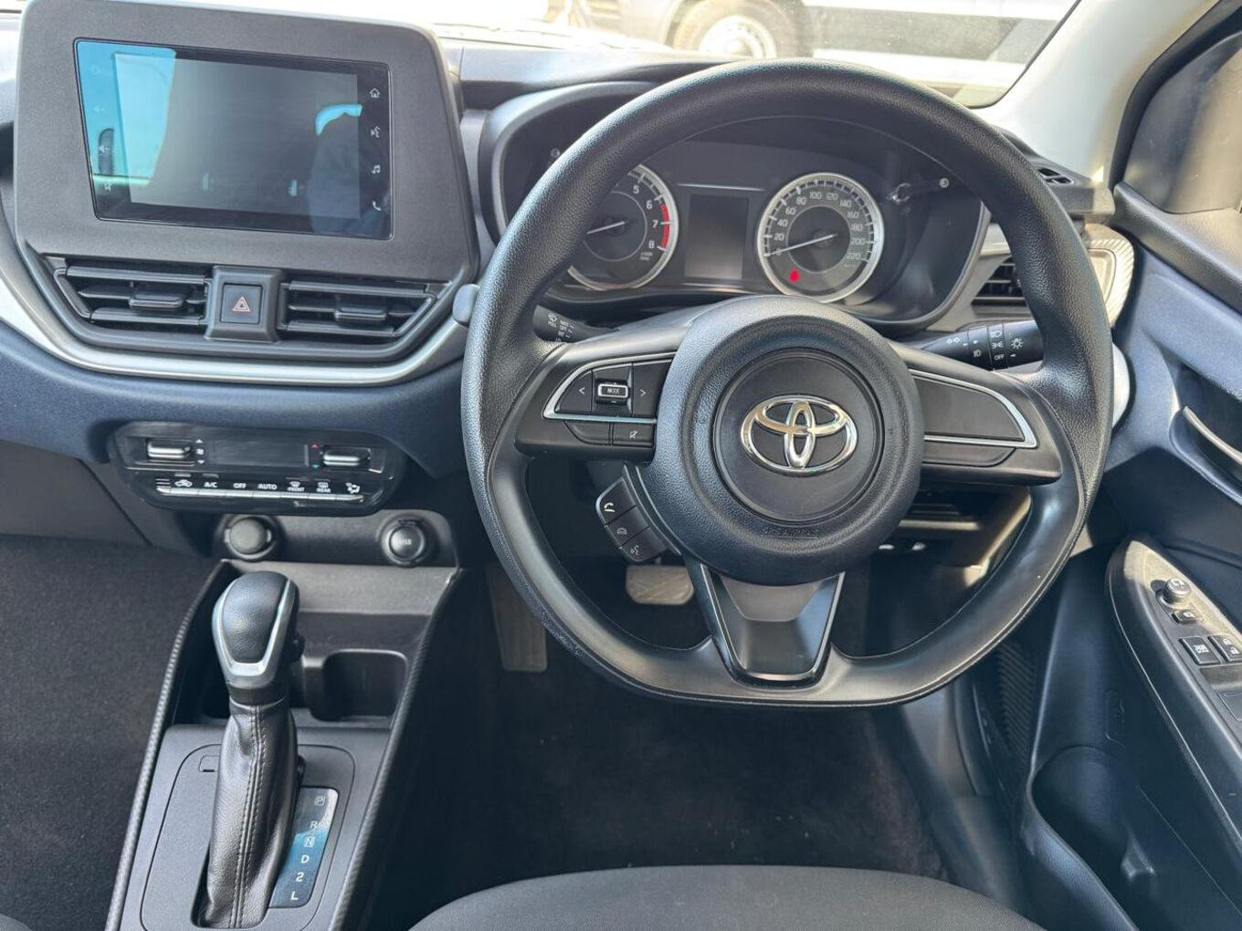 2025 TOYOTA STARLET 1.5 XS Auto — photo 13