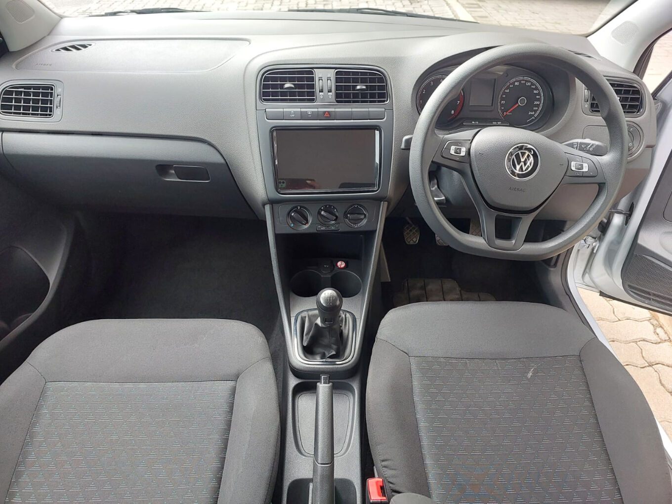 2025 VOLKSWAGEN POLO VIVO Hatch 1.4 — photo 9