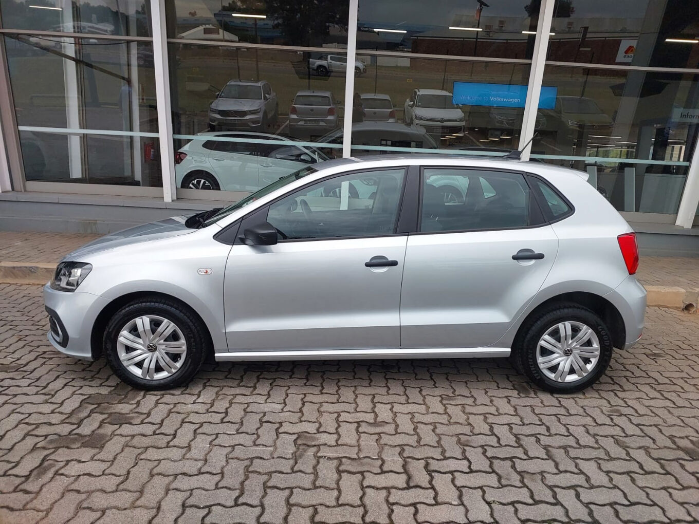 2025 VOLKSWAGEN POLO VIVO Hatch 1.4 — photo 4