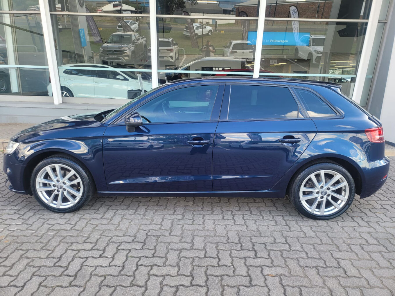 2019 AUDI A3 Sportback 35TFSI S Line image 4