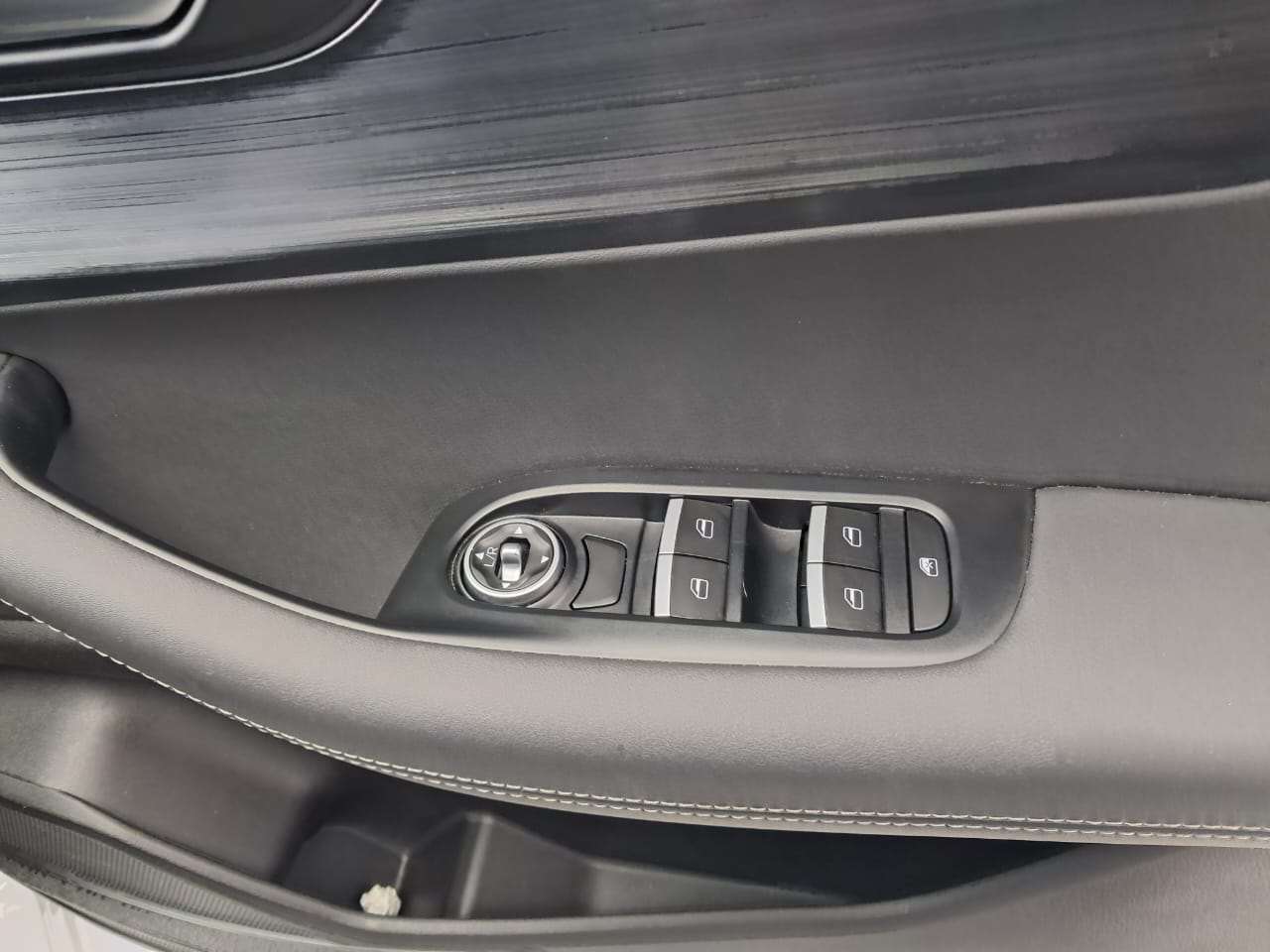 2026 Chery Tiggo Cross LIT CVT - Image 9