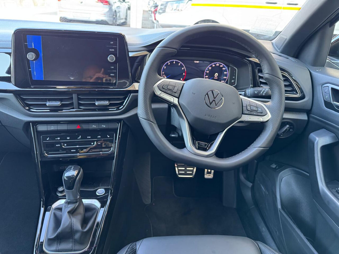 2026 VOLKSWAGEN T-ROC 2.0TSI 4Motion R-Line — photo 9
