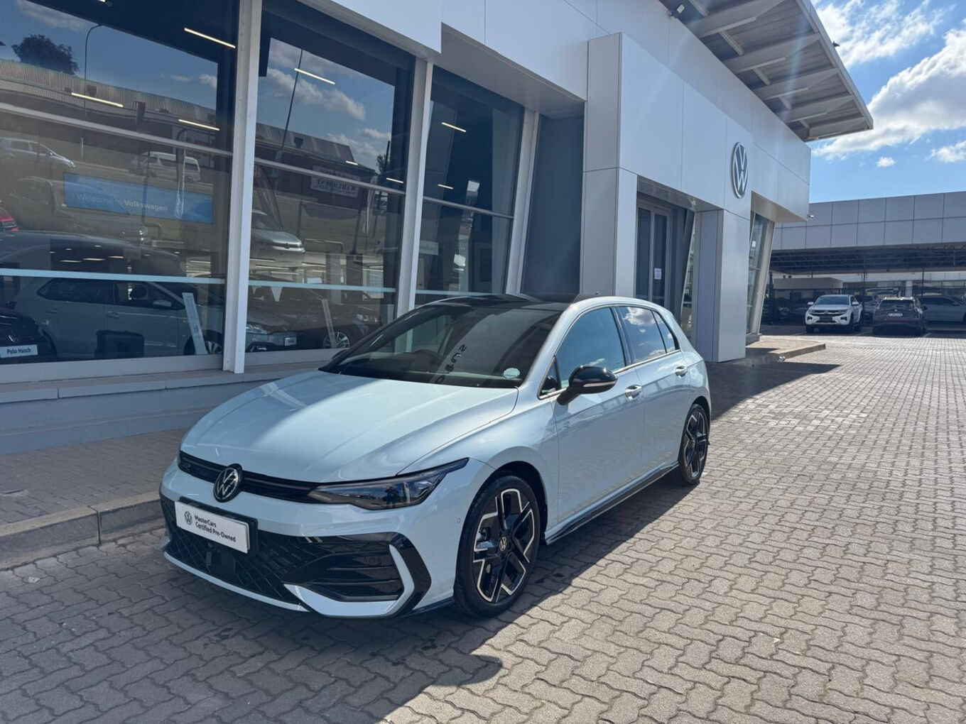 2026 VOLKSWAGEN GOLF 1.4TSI R-Line image 3