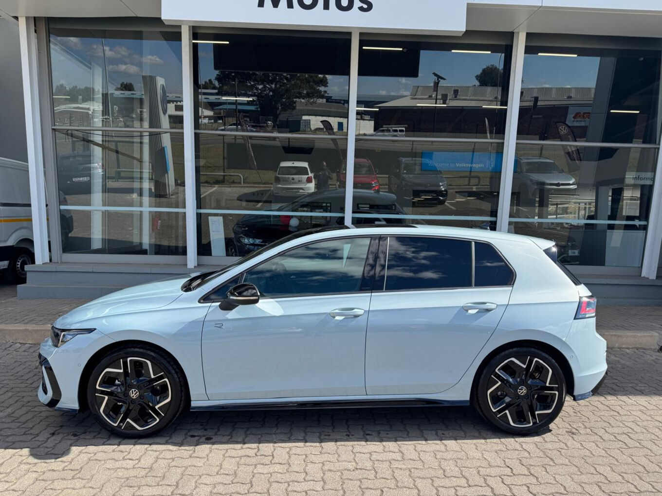2026 VOLKSWAGEN GOLF 1.4TSI R-Line image 4