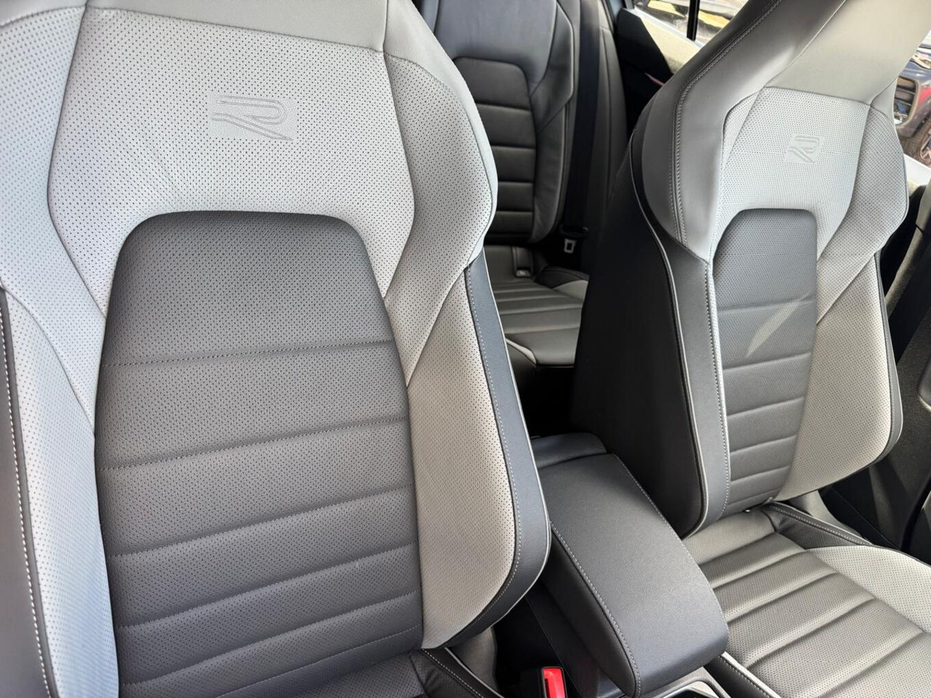 2026 VOLKSWAGEN GOLF 1.4TSI R-Line image 15