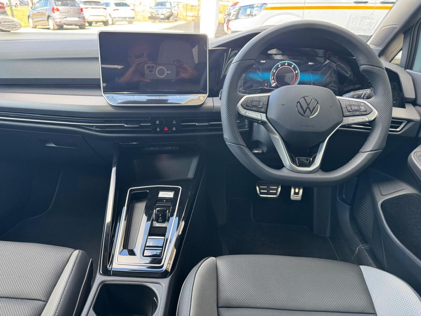 2026 VOLKSWAGEN GOLF 1.4TSI R-Line image 14