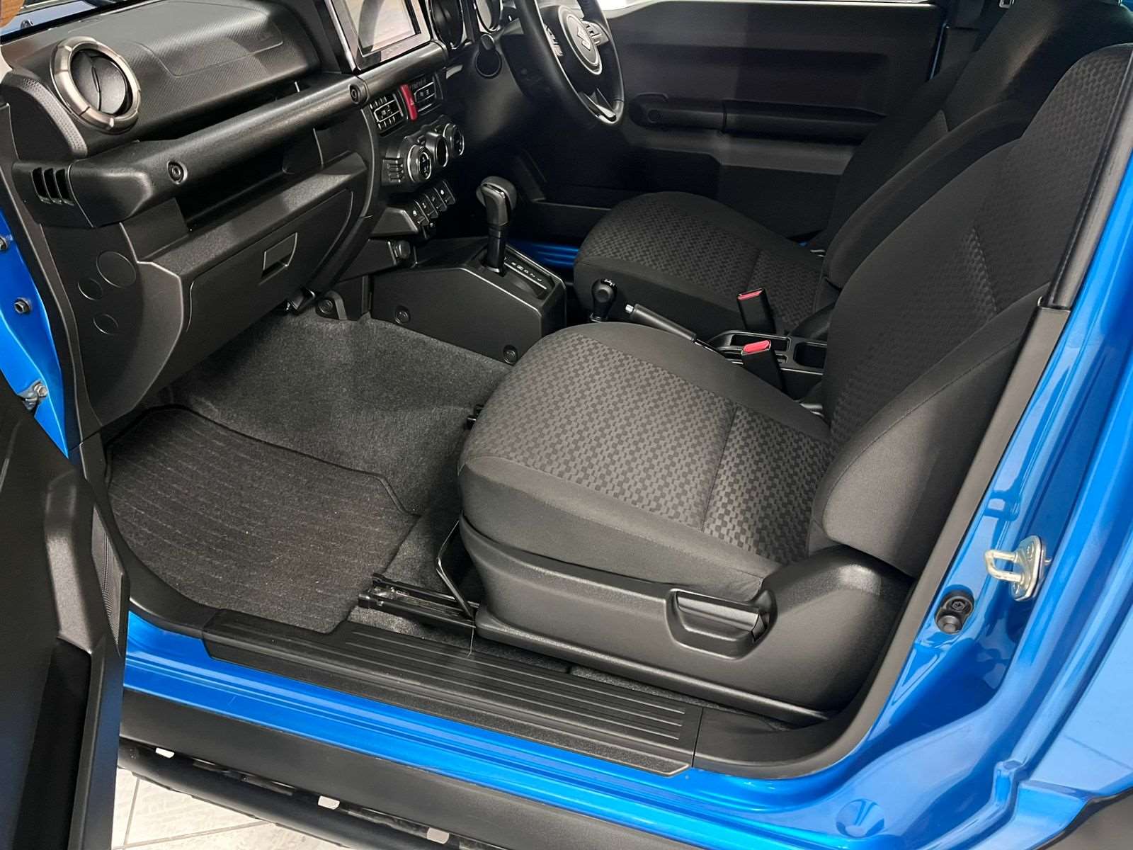 2020 Suzuki Jimny 1.5i GLX AT - Image 6