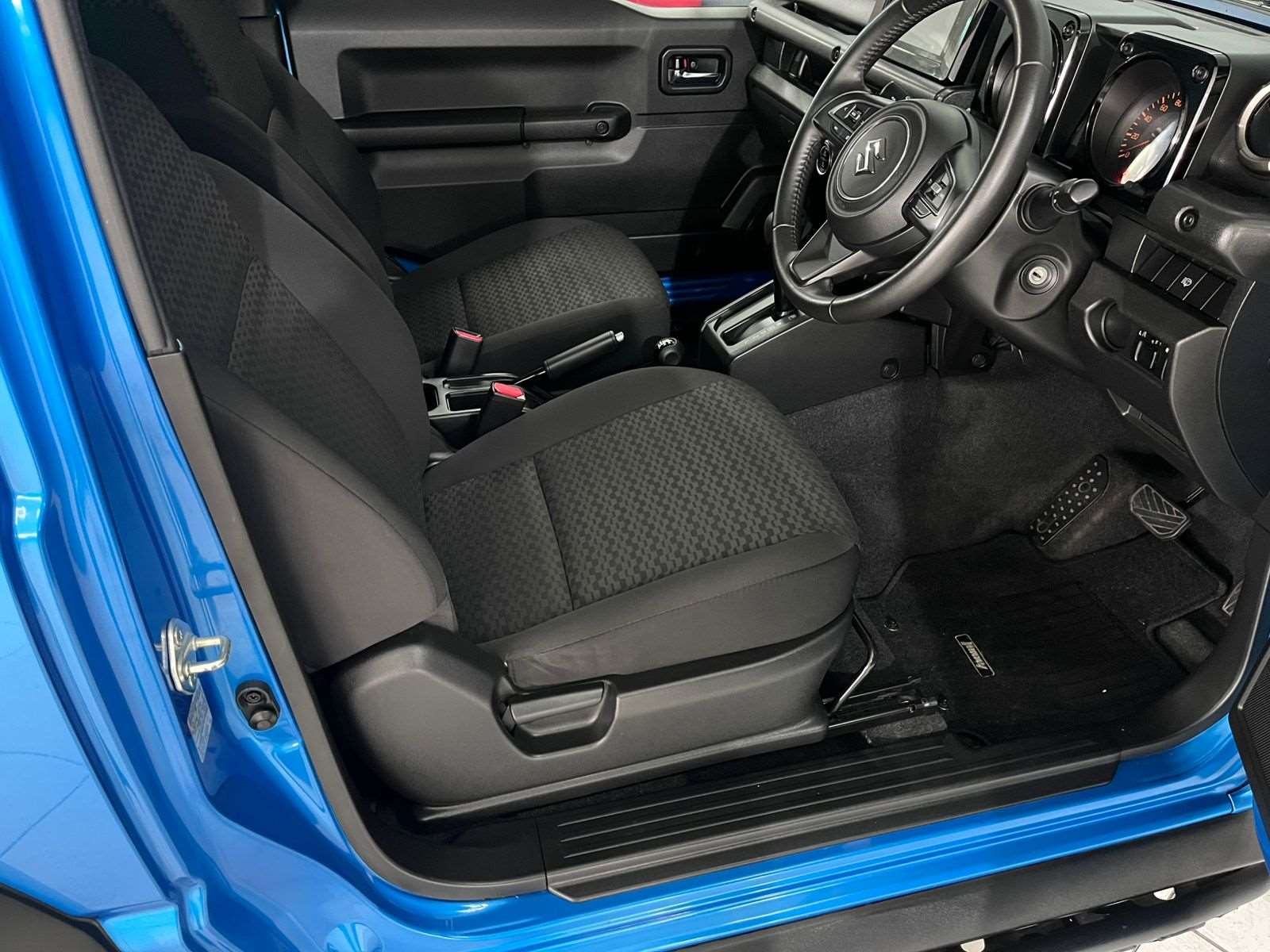 2020 Suzuki Jimny 1.5i GLX AT - Image 5