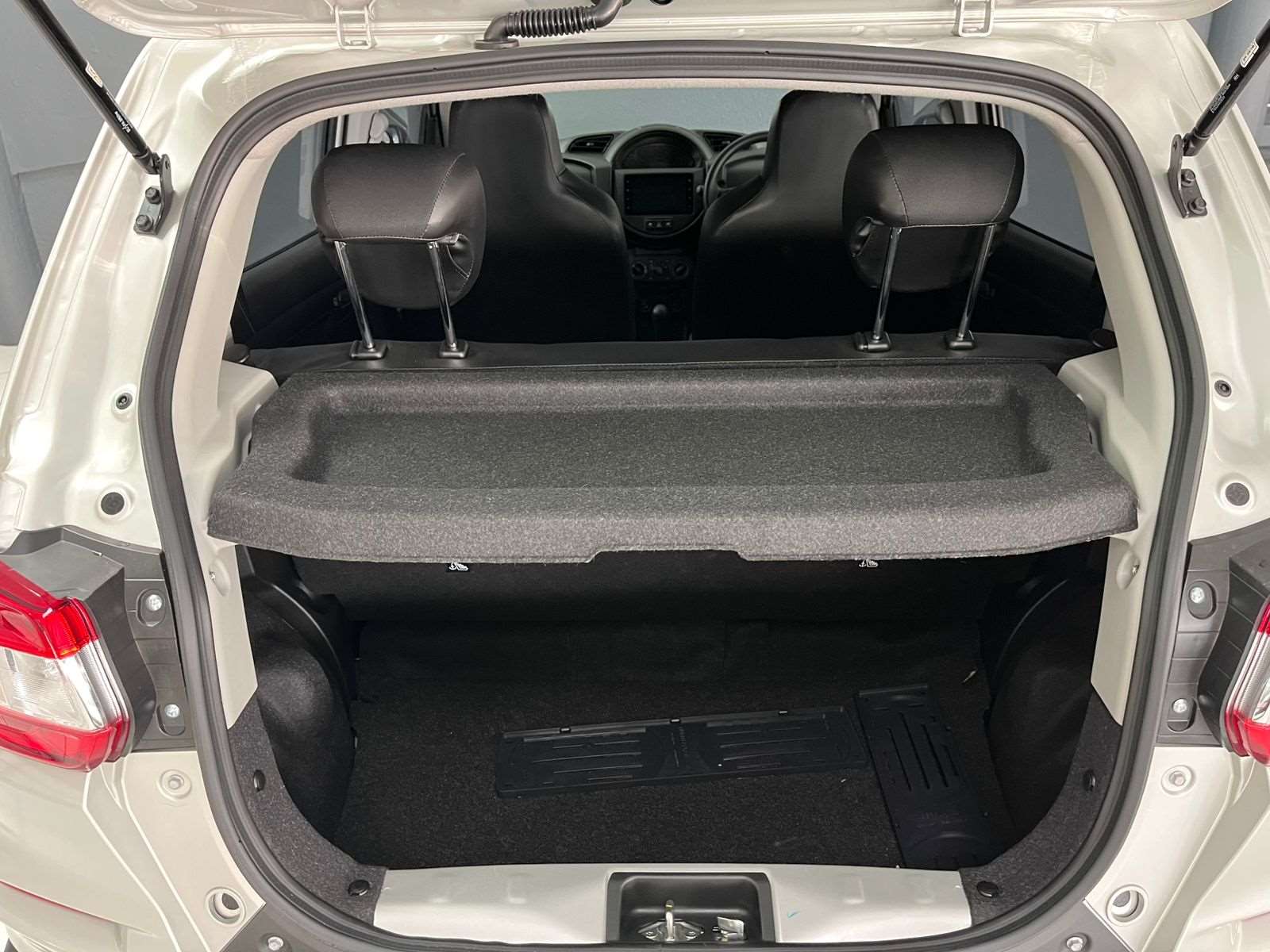 2026 Suzuki S-Presso 1.0 GL+ AMT MC - Image 8