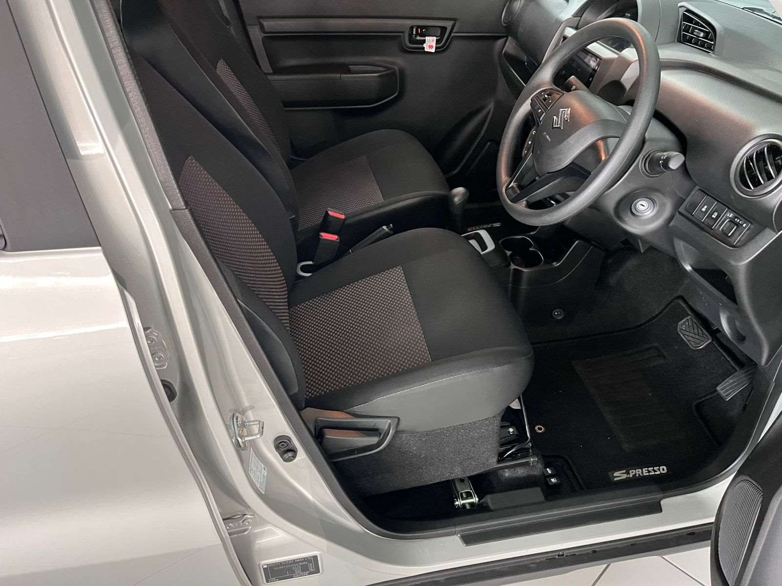 2026 Suzuki S-Presso 1.0 GL+ AMT MC - Image 6