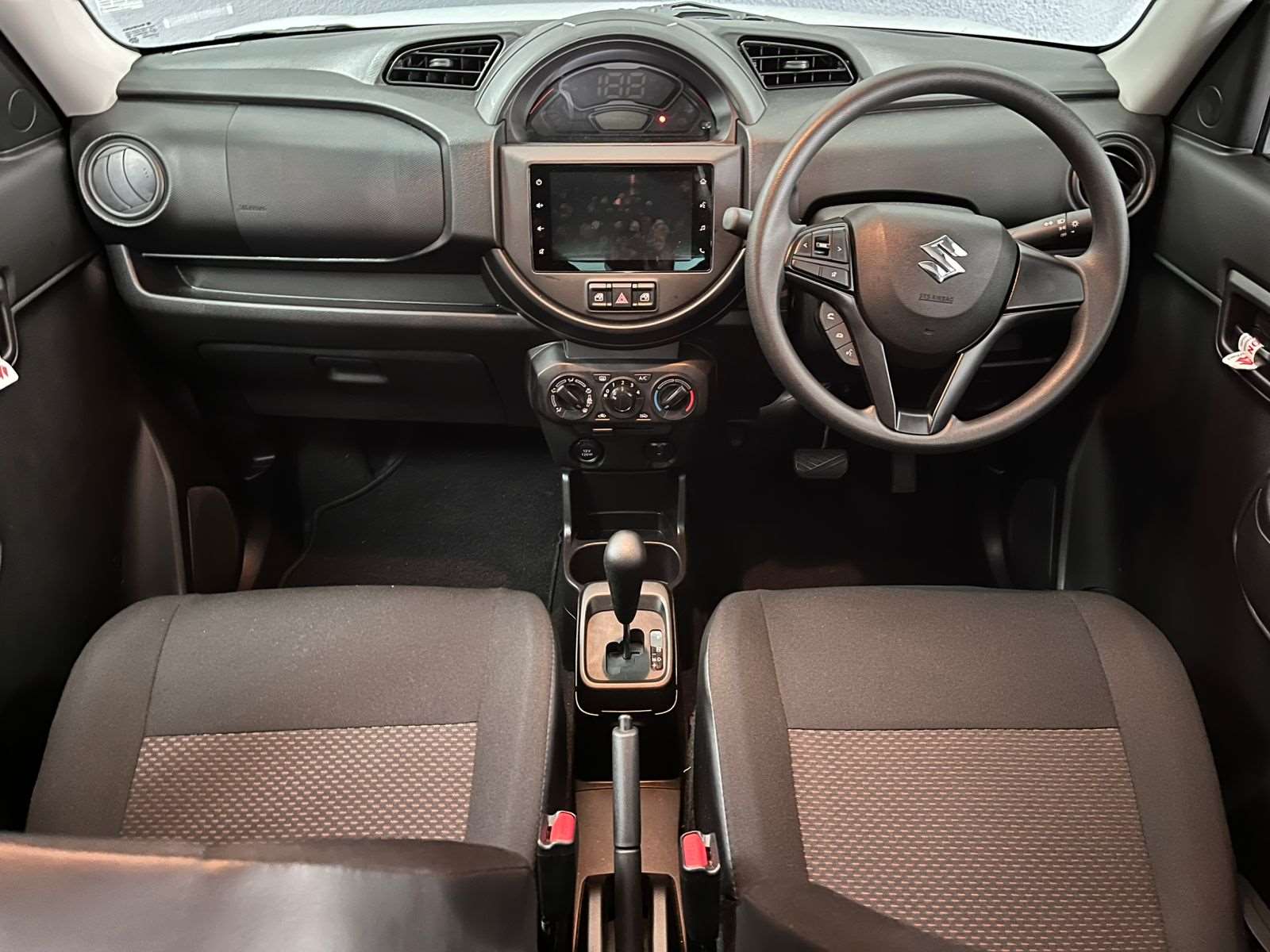 2026 Suzuki S-Presso 1.0 GL+ AMT MC - Image 5
