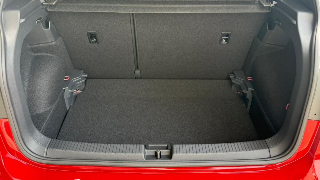 2026 VOLKSWAGEN T-CROSS 1.0TSI R-Line — photo 8