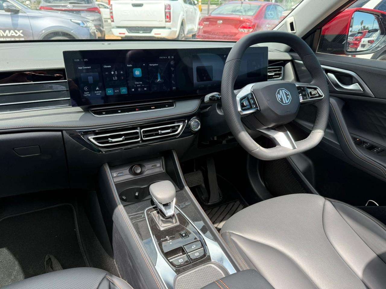 2026 MG HS 2.0T LUXURY A/T - Image 13