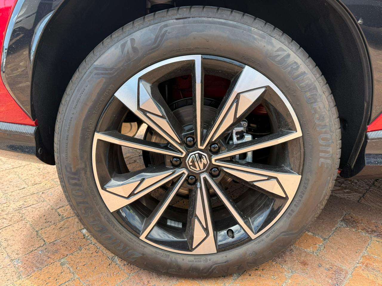 2026 MG HS 2.0T LUXURY A/T - Image 9