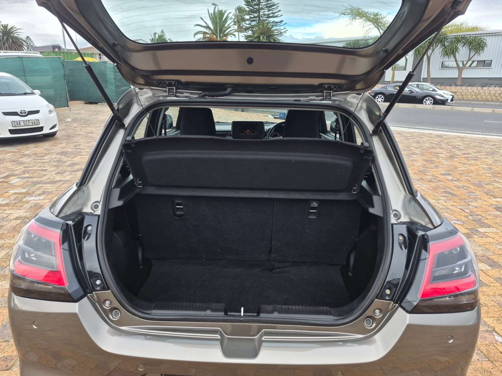 2025 Suzuki Swift 1.2 GL MT - Image 10
