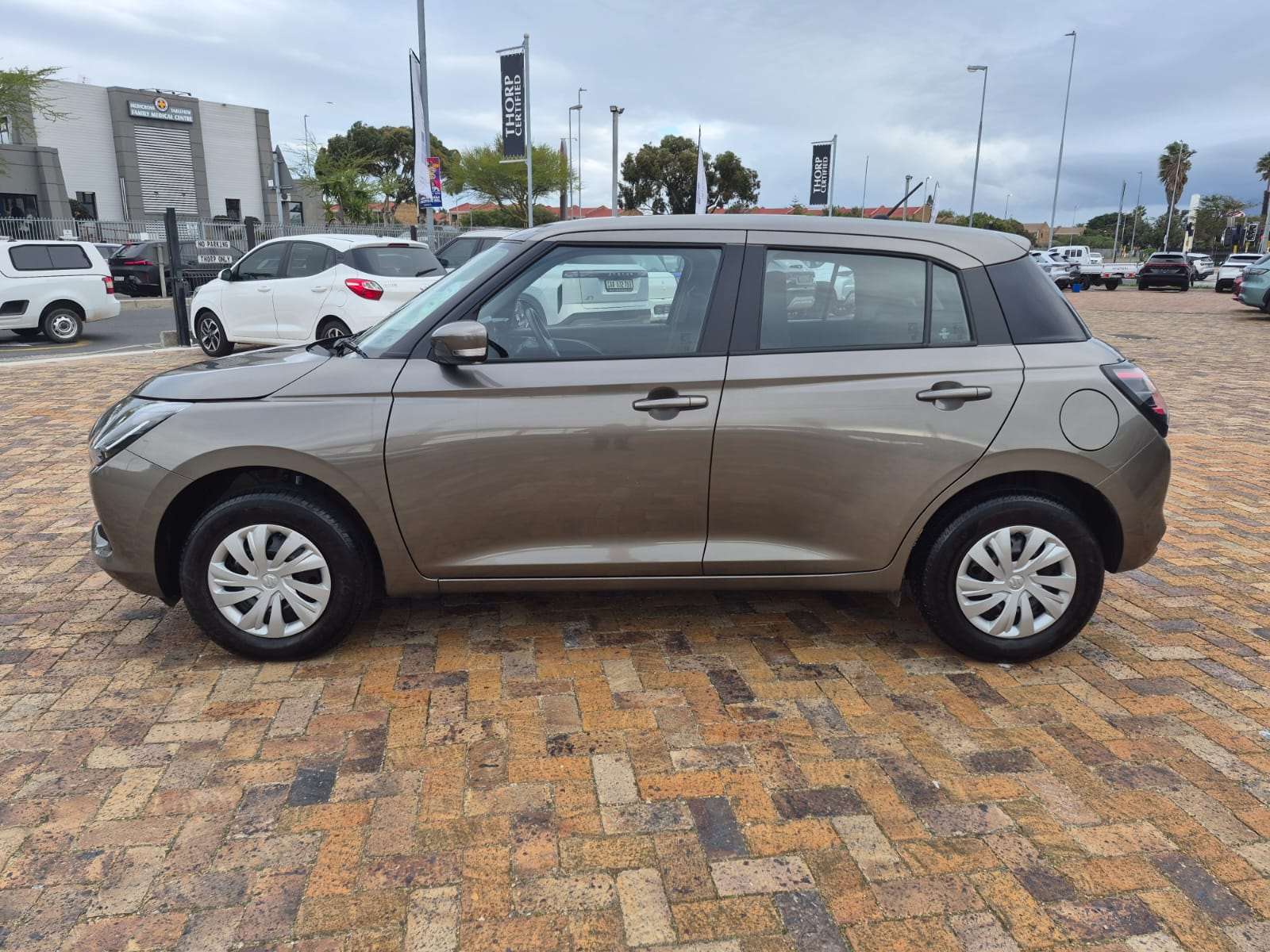 2025 Suzuki Swift 1.2 GL MT - Image 4