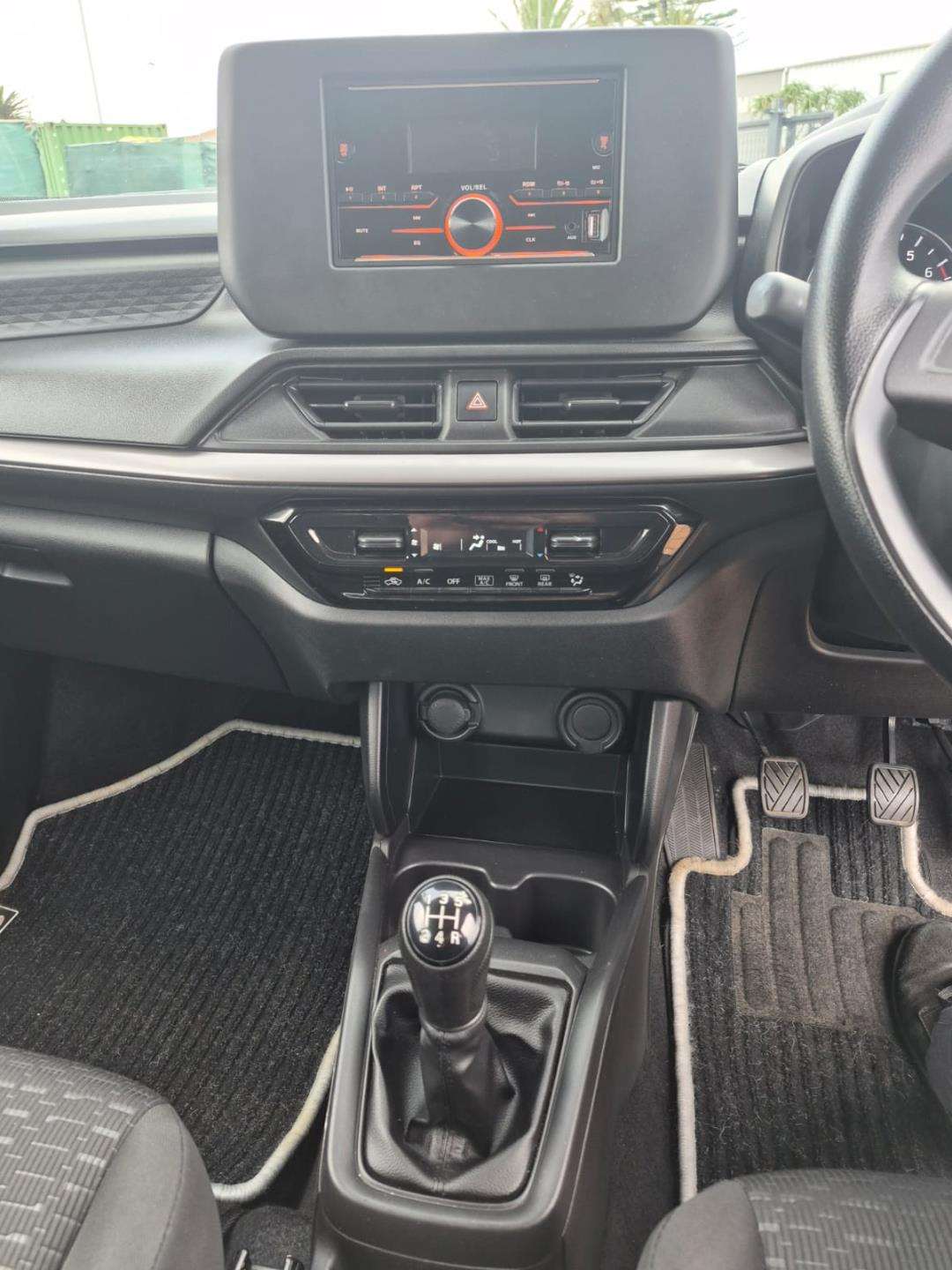 2025 Suzuki Swift 1.2 GL MT - Image 13