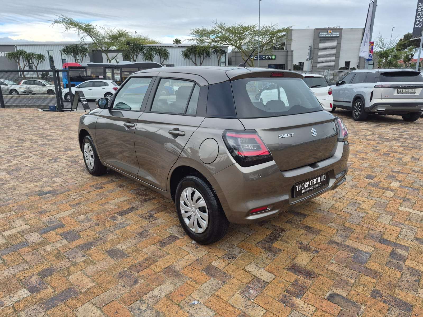 2025 Suzuki Swift 1.2 GL MT - Image 8