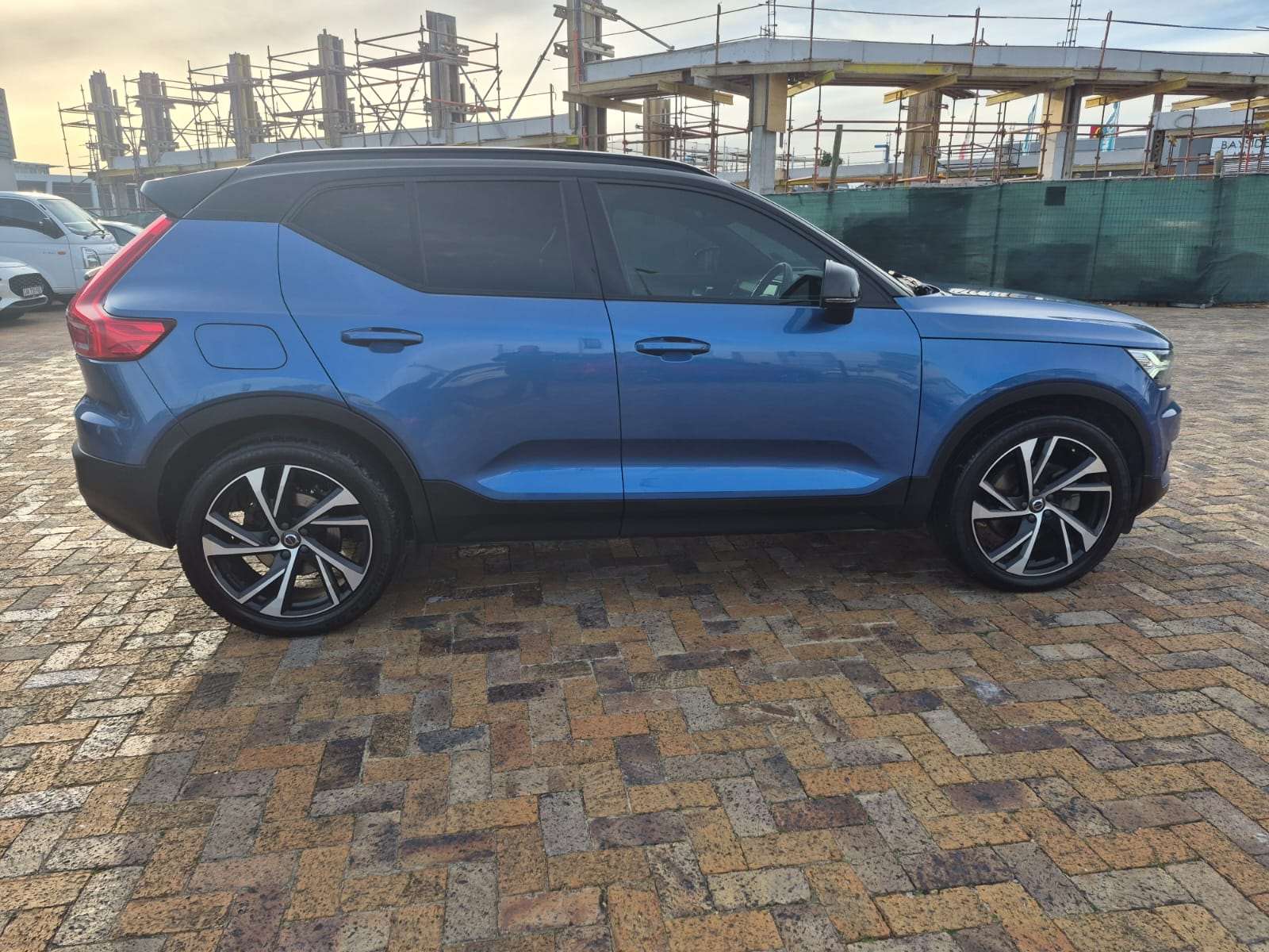2018 Volvo XC40 D4 R-DESIGN AWD GEARTRONIC - Image 5
