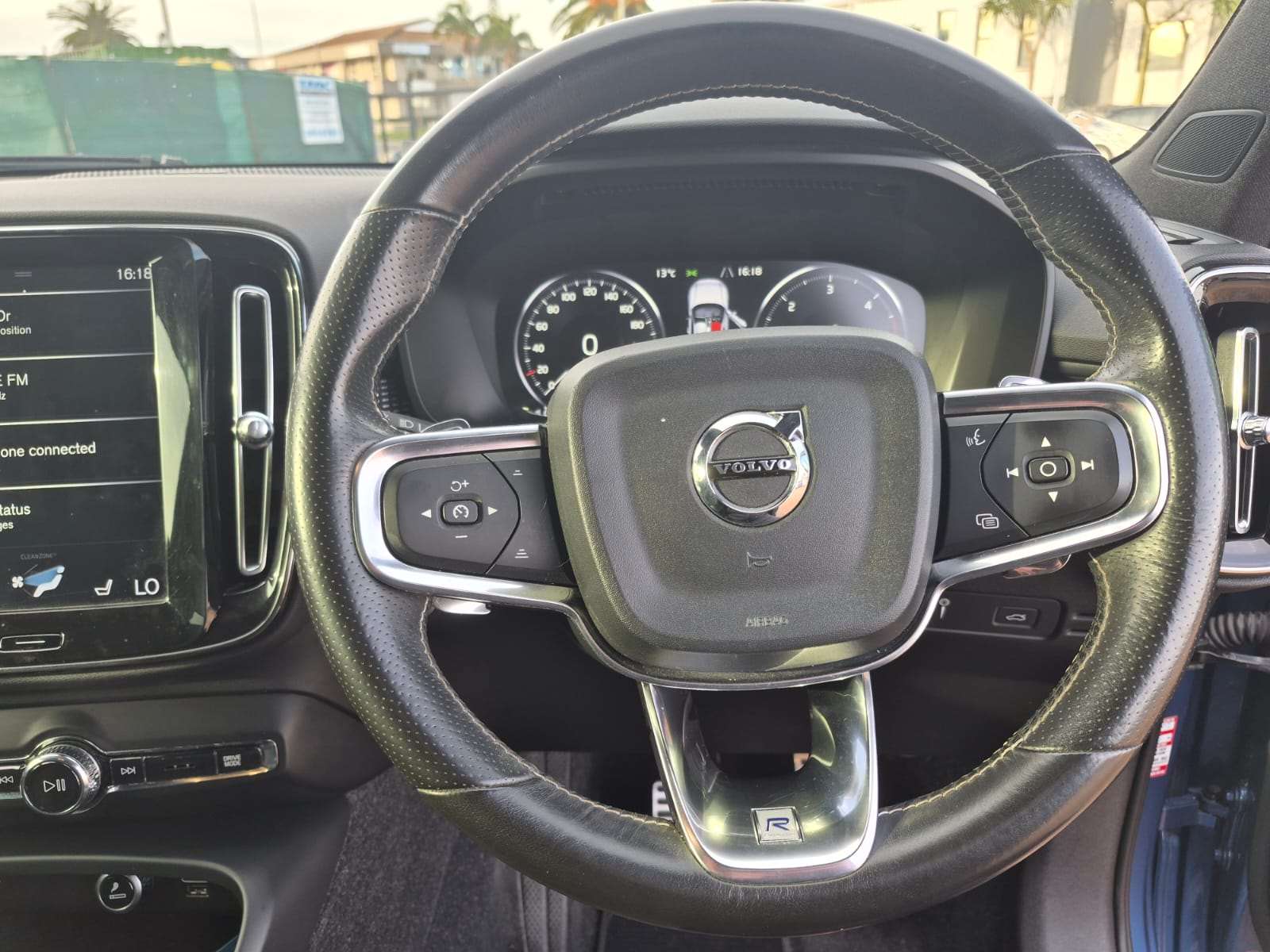 2018 Volvo XC40 D4 R-DESIGN AWD GEARTRONIC - Image 12