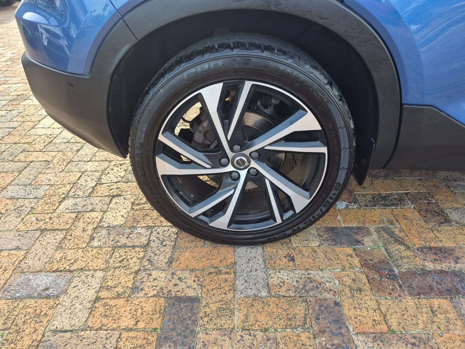 2018 Volvo XC40 D4 R-DESIGN AWD GEARTRONIC - Image 9