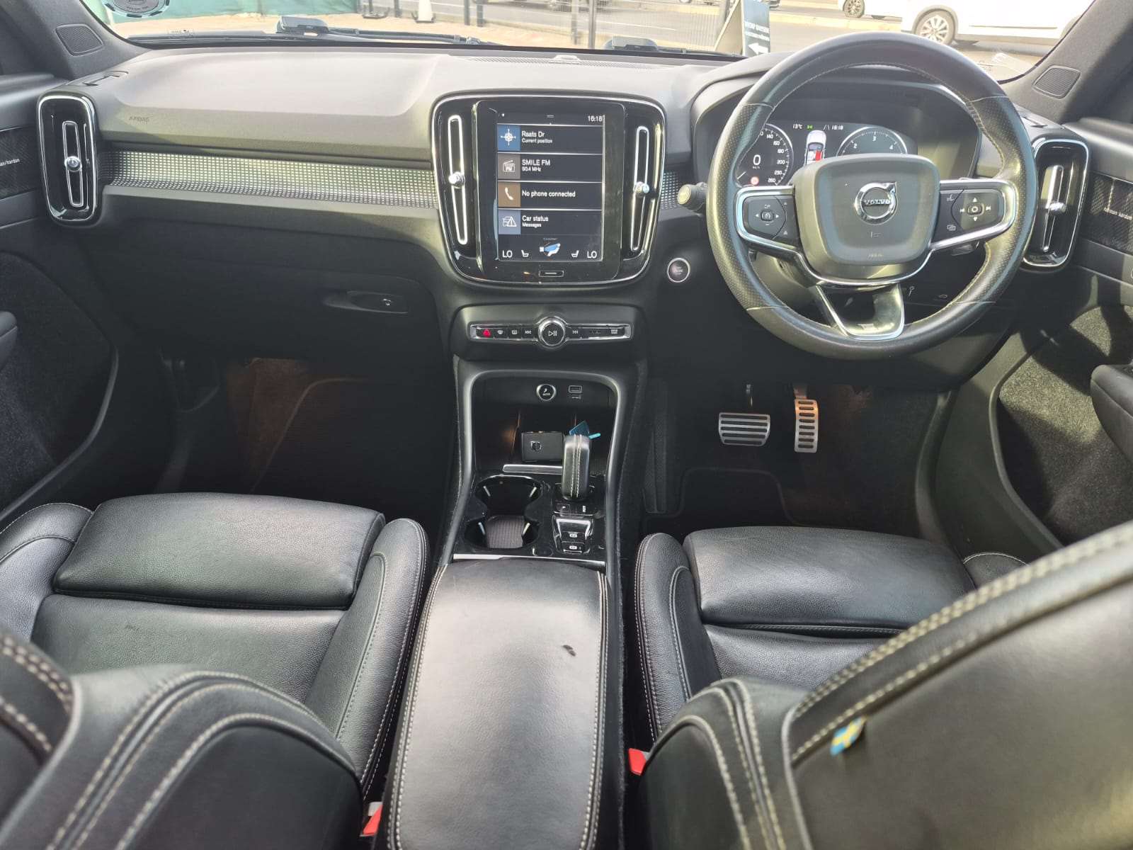 2018 Volvo XC40 D4 R-DESIGN AWD GEARTRONIC - Image 10