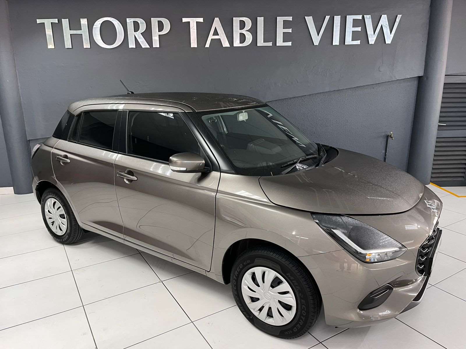 2025 Suzuki Swift 1.2 GL 5MT New - Image 1