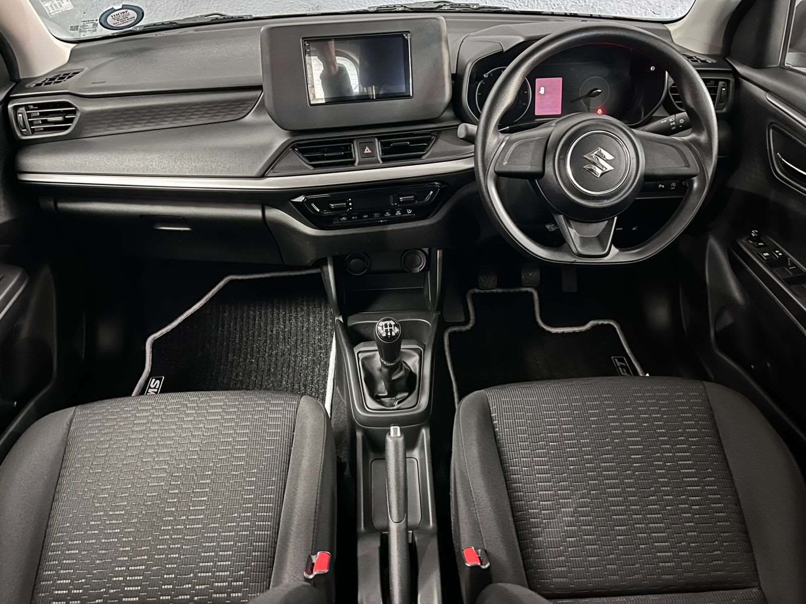2025 Suzuki Swift 1.2 GL 5MT New - Image 4
