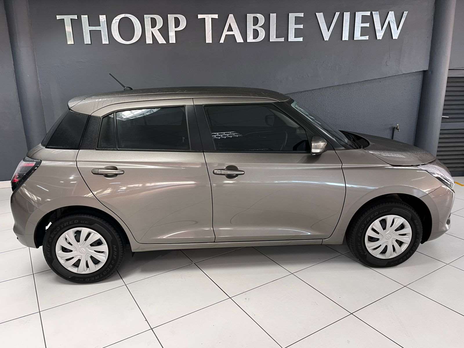 2025 Suzuki Swift 1.2 GL 5MT New - Image 2