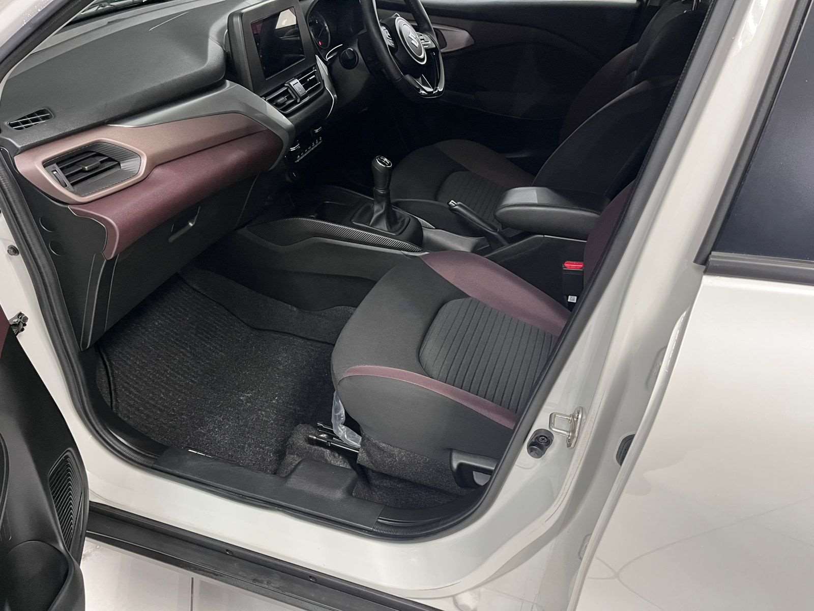 2025 Suzuki Fronx 1.5 GL 5MT - Image 6